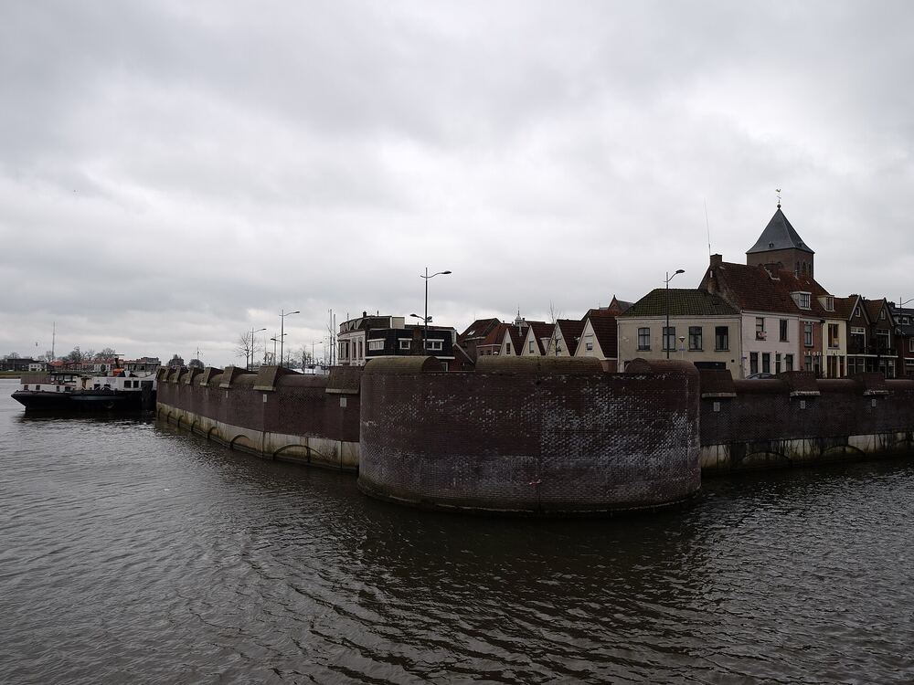 Het historische stadsfront van Kampen gezien vanaf de IJssel