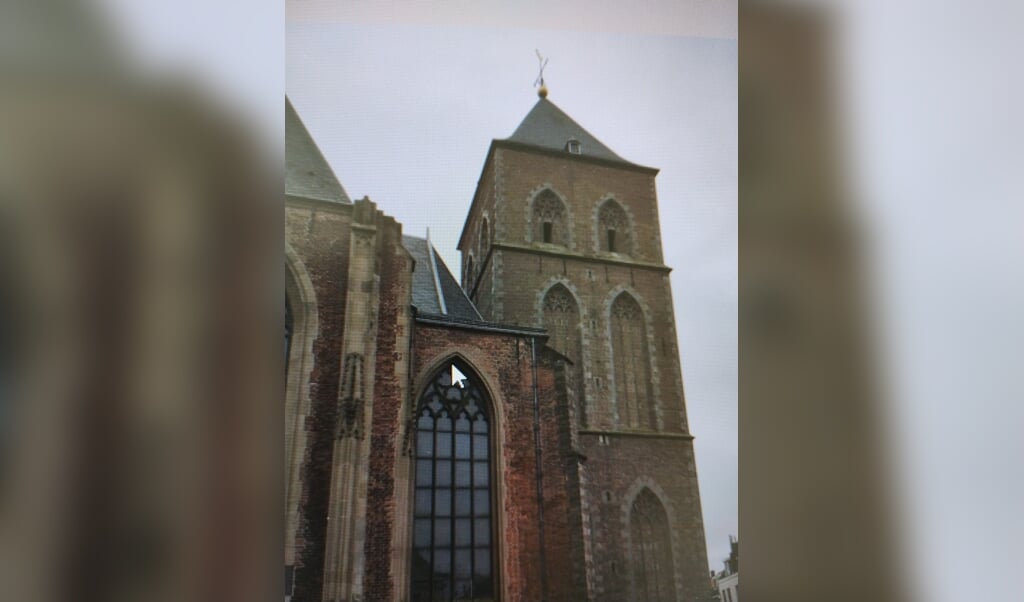 Inluiden van de zondag door Kamper Klokkenluidersgilde in Kampen